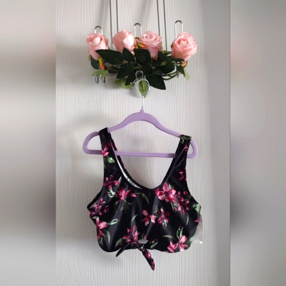 🍉3/$20 🌸Melrose and Market floral swim top